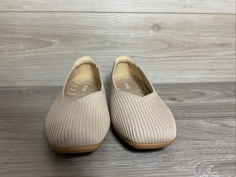 Vivaia Mujer Talla 38 7.5 Margot 2.0 Dorado Almendra Puntera Cuadrada Corte en V Pisos Foto 3 de 4