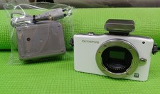 OLYMPUS E-PM1 Mirrorless -Lens Camera