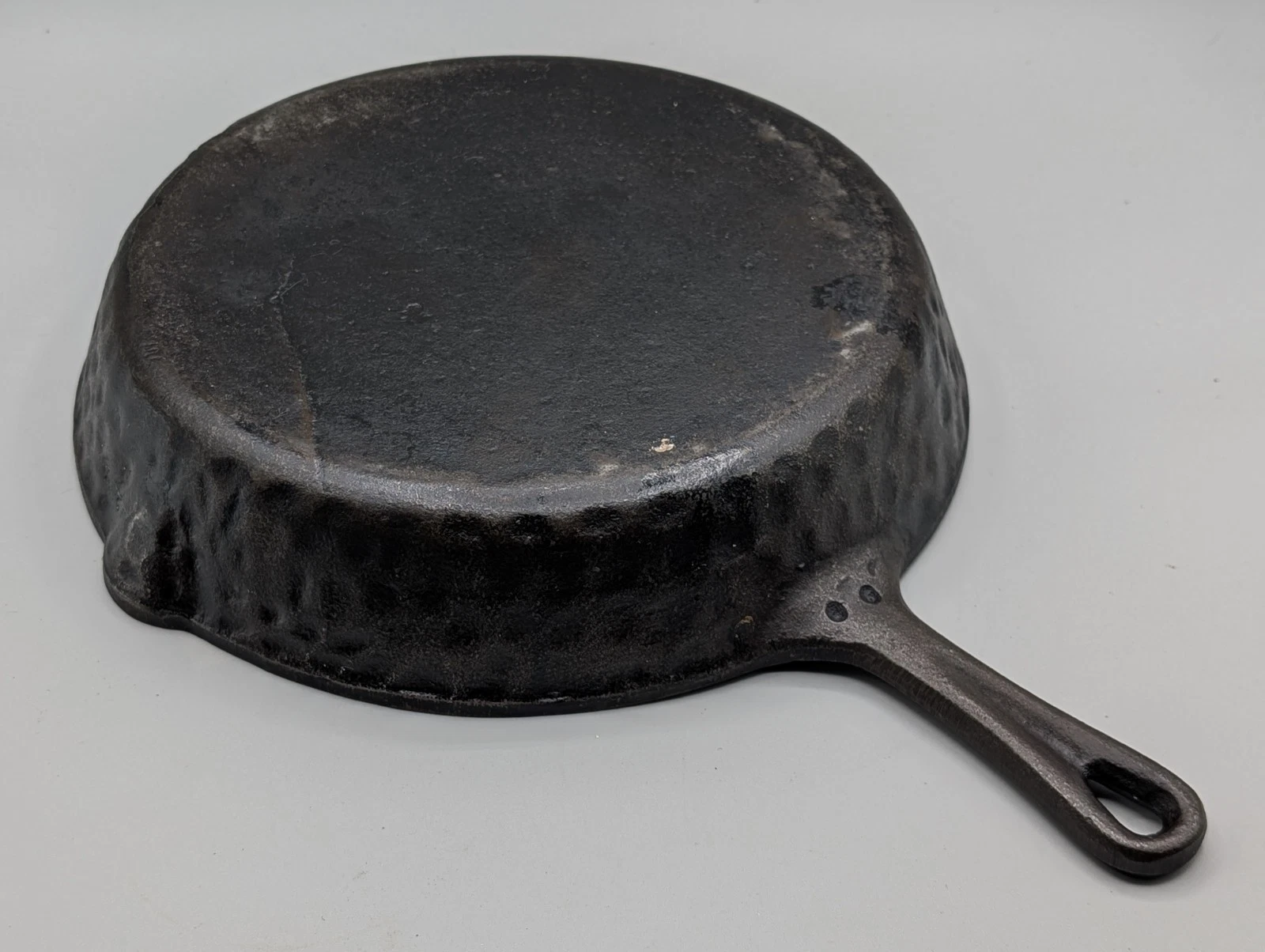 Unmarked Ugly Hammered Cast Iron Skillet #8, 2-dots on Underside of Handle