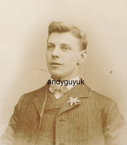 CABINET CARD HANDSOME MAN BOW TIE FULL LIPS WILCOCKSON LONDON ANTIQUE PHOTO GAY - Afbeelding 1 van 3