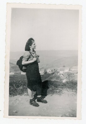 SCHNAPPSCHUSS FOTO, eine Bergwandererin Ausflug Ausrüstung