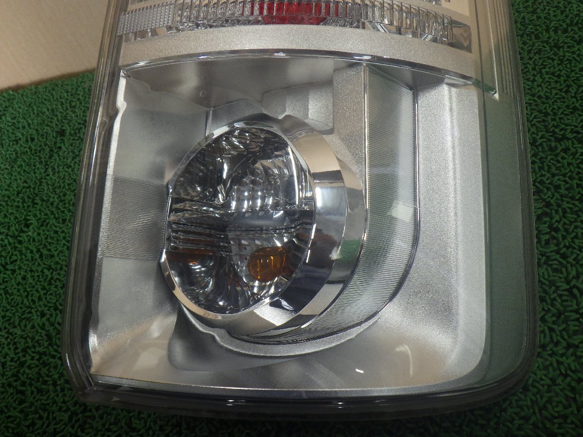 Toyota Noah Voxy ZRR70 ZRR75 Tail Light Right ICHIKOH 28-199