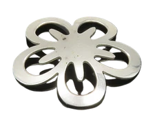 DESCORSIA 925 Silver  Vintage Minimalist Flower Cut Out Dome Pendant  PT20188