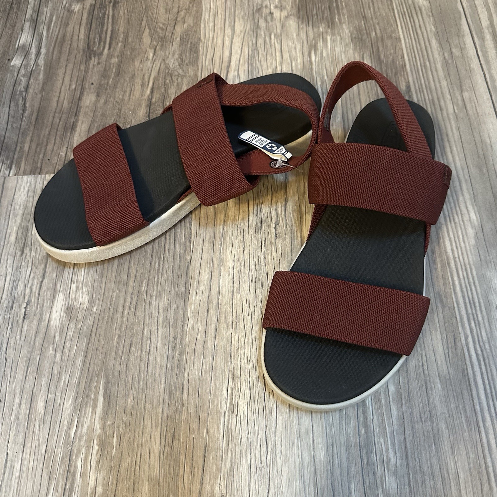 Sandali donna KEEN Elle con cinturino posteriore taglia 7 5 rosso marrone casual sagomati nuovi con etichette