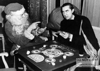 *5X7* CHRISTMAS PHOTO BELA LUGOSI AS ''DRACULA'' PLAYING POKER WITH SANTA (DD-303)
