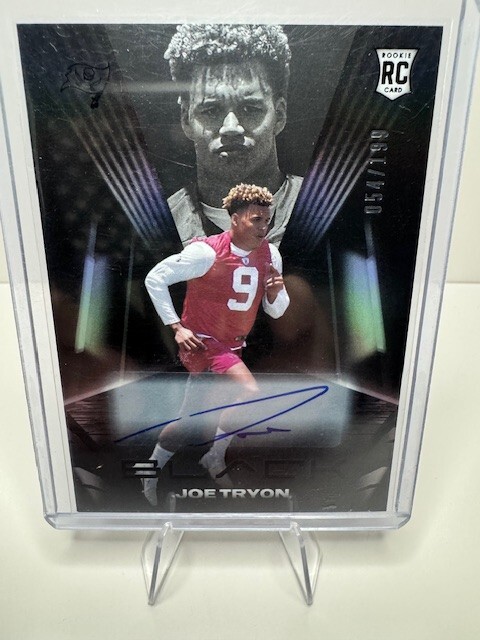 2021 Panini Black Rookies Autographs Joe Tryon #157 RC Auto Tampa Bay 054/199