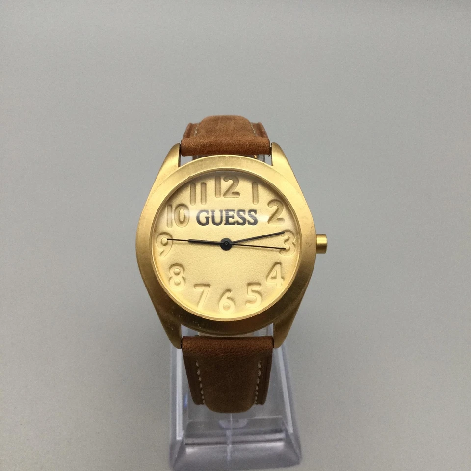 Vintage Guess Gold Tone 35mm Watch Leather Strap Embossed New Battery - Image 2 of 4
