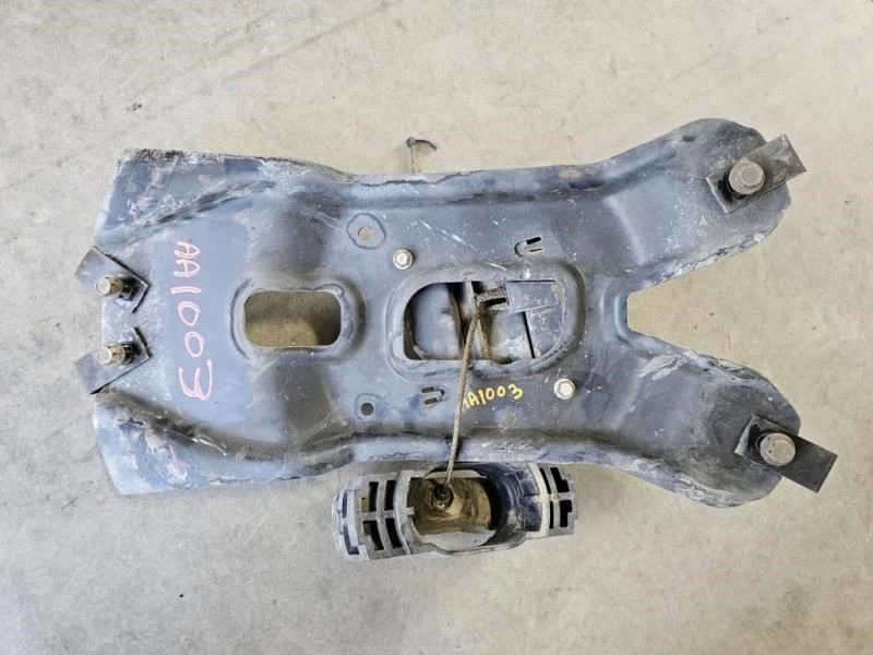 Ford F350 Super Duty 06 usado OEM doble soporte de rueda de repuesto montaje de marco SIN ÓXIDO Foto 3 de 4