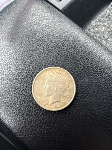 US Silver Coin Lot: 1924 Peace Dollar, Mercury Dimes, Standing Liberty Quarters