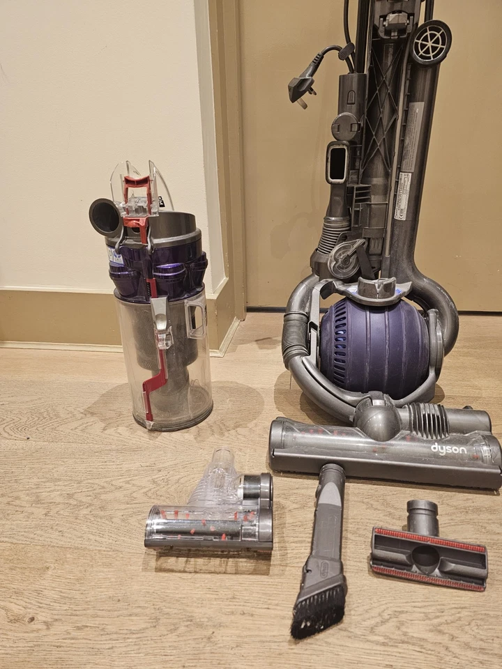 Dyson DC25 Animal Ball Upright Vacuum Cleaner + accessories - Image 3 of 4