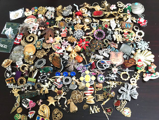 155 Vintage to Fashion Jewelry HUGE Lot Rhinestone Brooch Pin Christmas Wreath