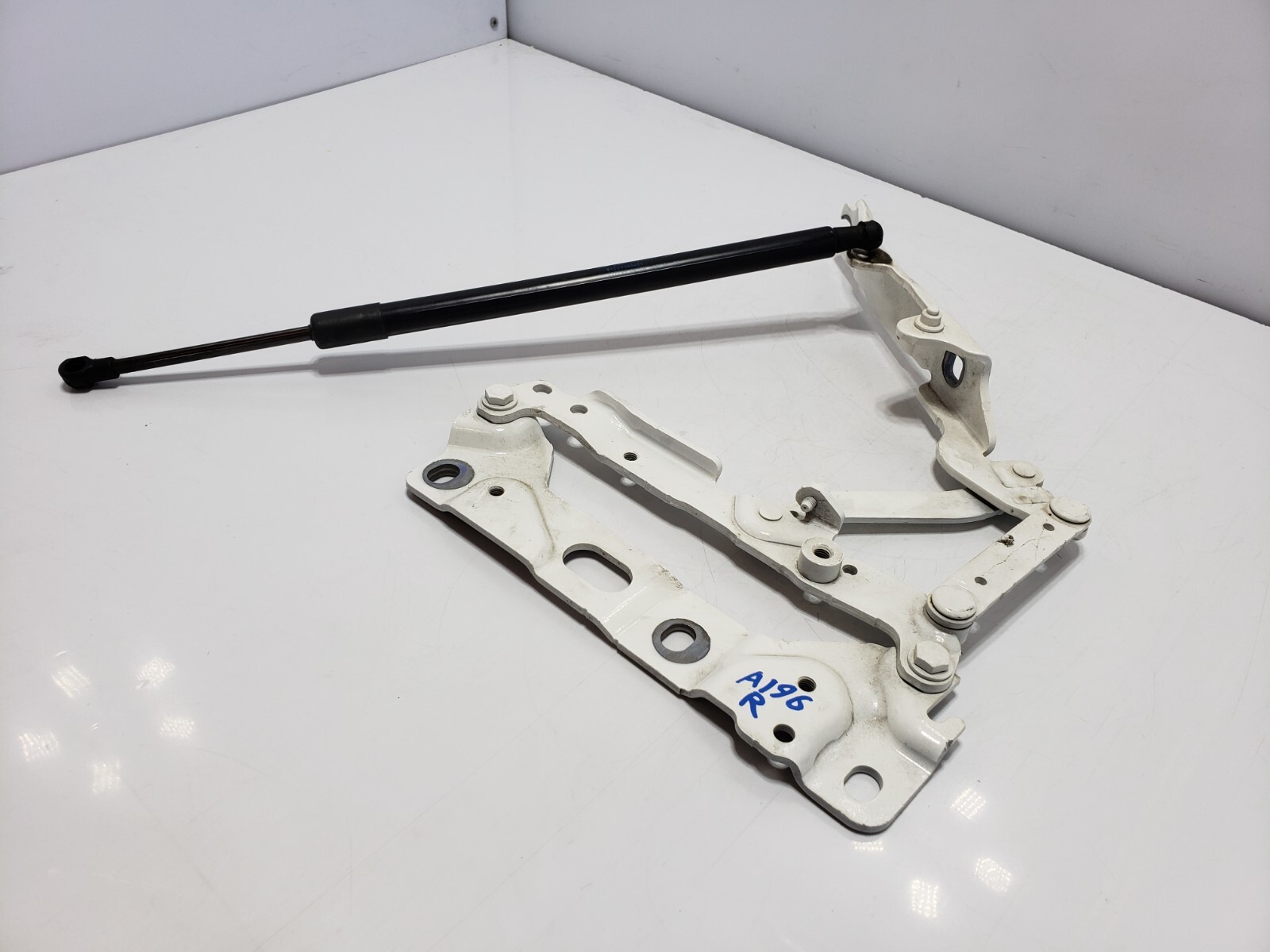 ✅ 2010-2014 OEM Rolls Royce Ghost RR4 Front Right Passenger Hood Hinge White