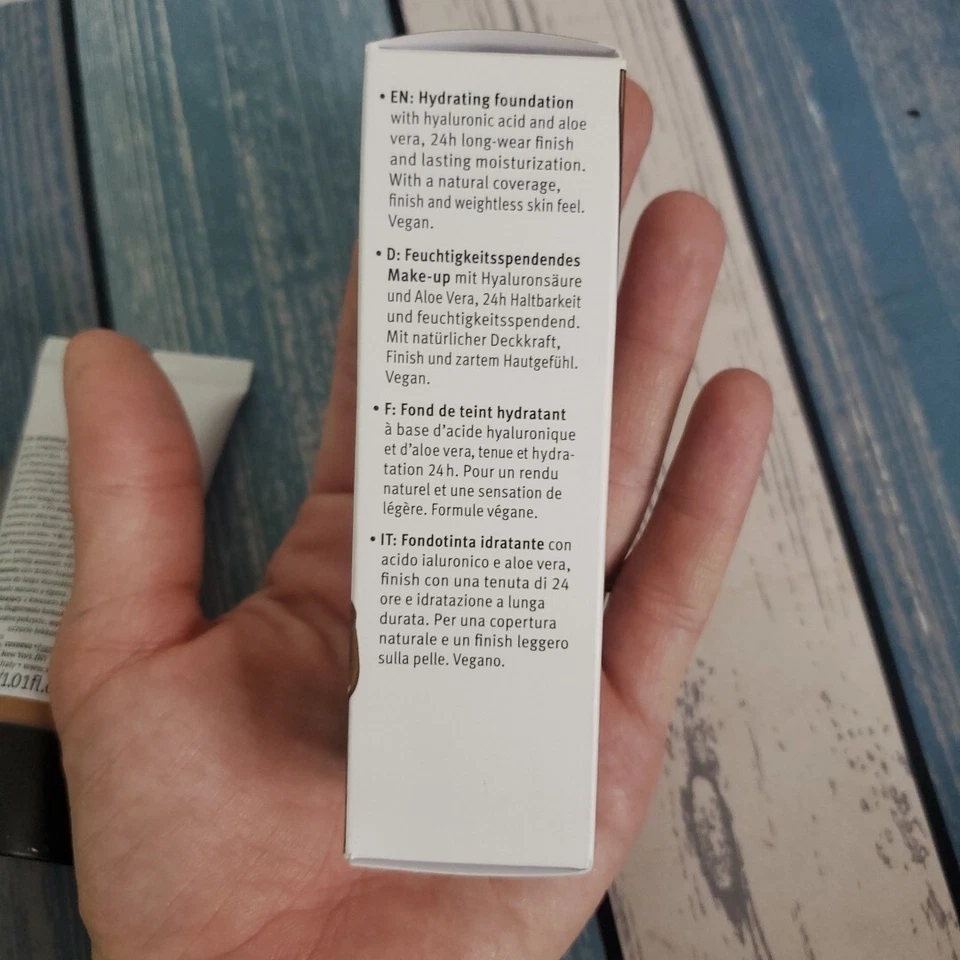 Essence Pretty Natural Hydrating Foundation Hyaluronic & Aloe ~270 Warm Amber - Image 4 of 4