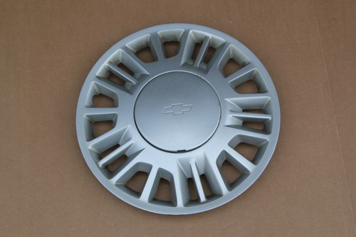 2000-2005 CHEVROLET MALIBU 15" wheel cover hub cap 3233 p/n 9593496 SILVER