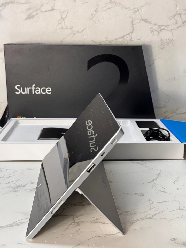 Microsoft Surface 2 Silver 32GB Wi-Fi 10.6" *Battery Issue* - Image 2 of 4