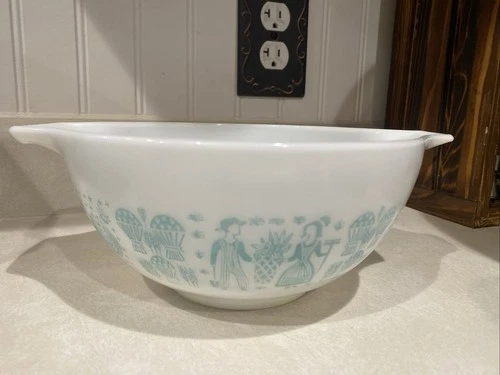 Vintage PYREX 1.5 Quart 442 “Amish Butterprint” Cinderella Bowl