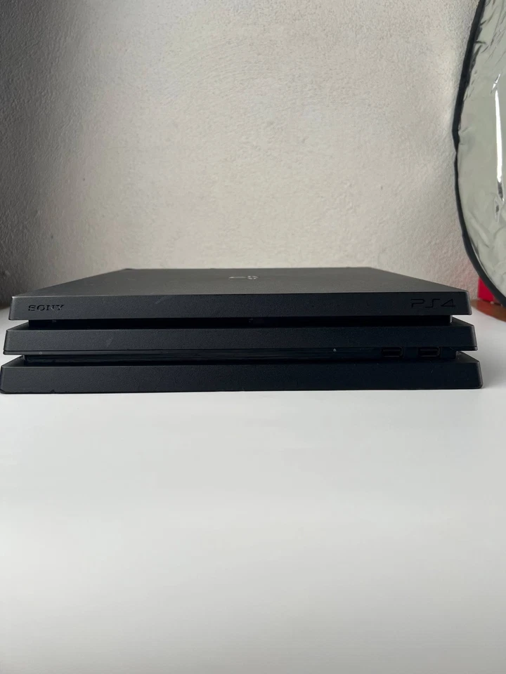 Sony PlayStation 4 Pro, foto 4 di 5