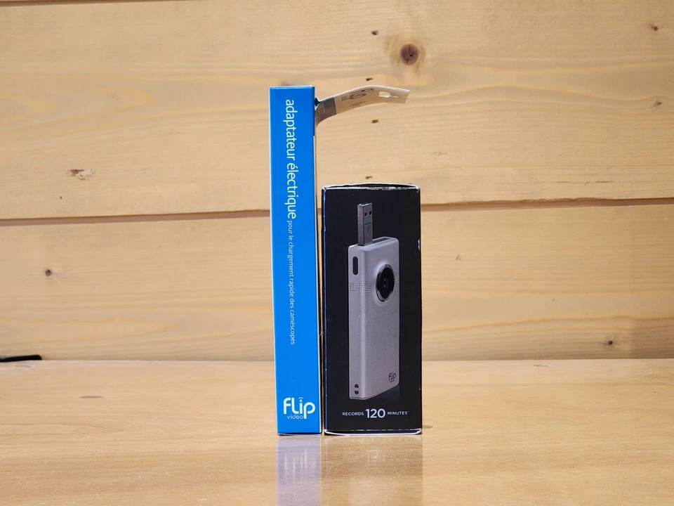Flip MinoHD Camcorder 8 GB 2 Hour - 2nd Gen - Silver (M2120M) w/ Power Adaper - Image 4 of 4