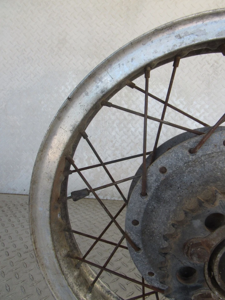 Llanta trasera Yamaha XS650B XS 650 1975 75 Foto 2 de 4