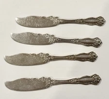 Set of 4 WM Rogers & Son AA Silverplate Butter Knives/Spreaders - Flower Pattern