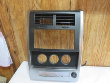 08 JEEP LIBERTY CENTER DASH BEZEL TRIM WITH VENTS