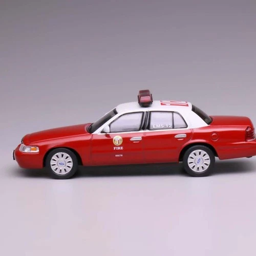596 1:64 Red Ford CV CROWN VICTORIA LAFD Fire Los Angeles Diecast Model Car - Picture 2 of 4