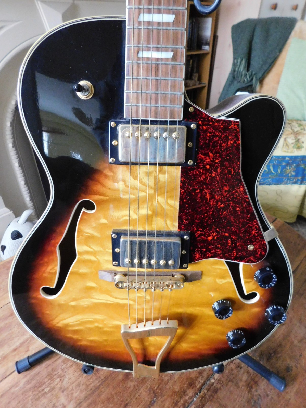 Commodore Electro Acoustic Guitar Sunburst with Gig Bag Gibson Copy?