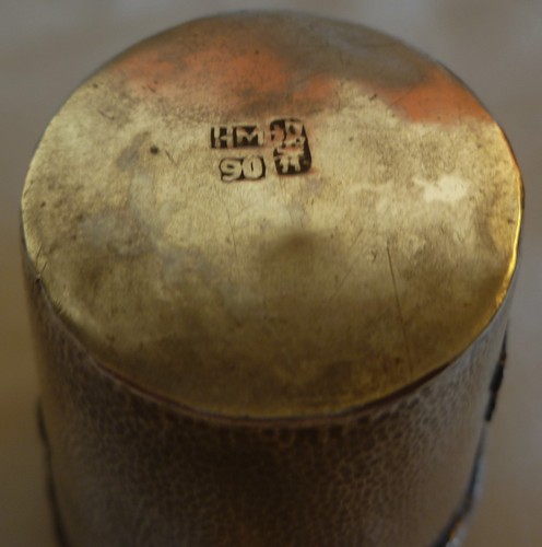 ANTIQUE CHINESE EXPORT HM 916 HAMMERED SILVER CUP WITH RELIEF DRAGON - 54.5 gr. - Picture 11 of 12