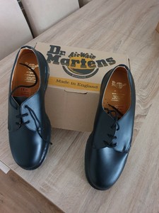 dr martens 8249