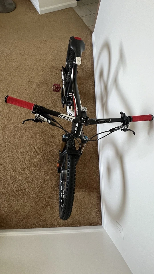GT Sensor Carbon Team 27.5 Full Suspension  Mountain Bike in good condition. - Image 3 of 4
