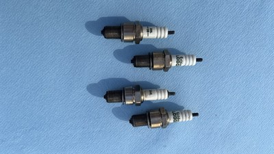 Golden Lodge 2HL Zündkerze   Alfa Romeo 33 145 146 etc.  4 Stück. Gebraucht.