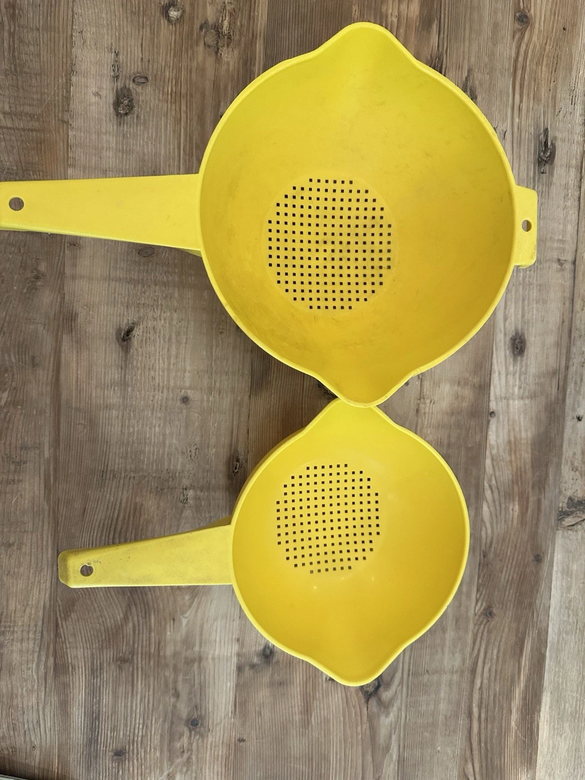 Vtg Tupperware Strainers Colanders 1 & 2 Qt Quart Yellow Gold 1200 1523
Opens in a new window or tab