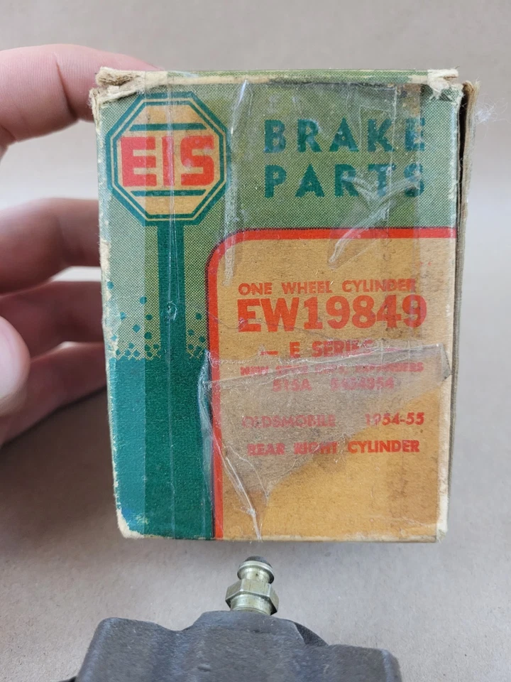 New NOS 1954 1955 Oldsmobile 88 98 Right Rear Wheel Cylinder EIS EW19849 5454354 - Image 4 of 4