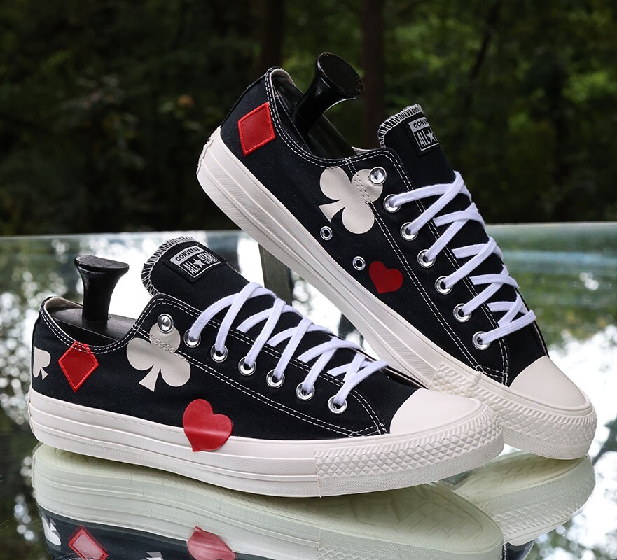 Converse Chuck Taylor All Star Low Men's Size 11 Deck of Cards