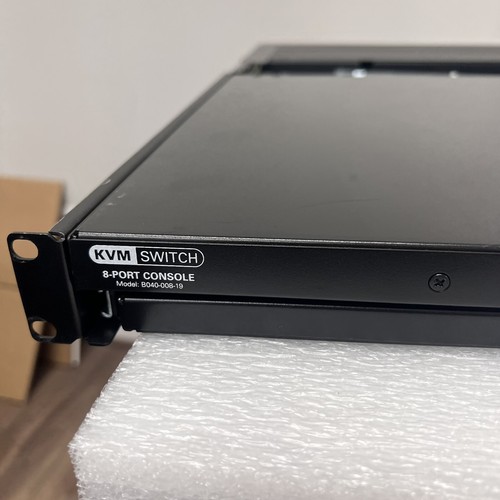 Tripp Lite NetController B040-008-19 8 Port Console KVM Switch - Picture 3 of 7