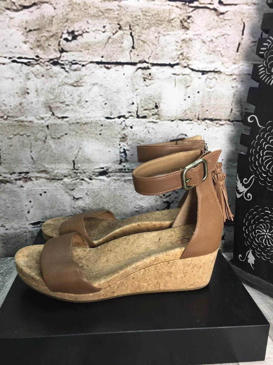 UGG Sz 9.5 Brown Cork Bottom Leather Buckled Back Zip Tasseled Wedged Sandals
