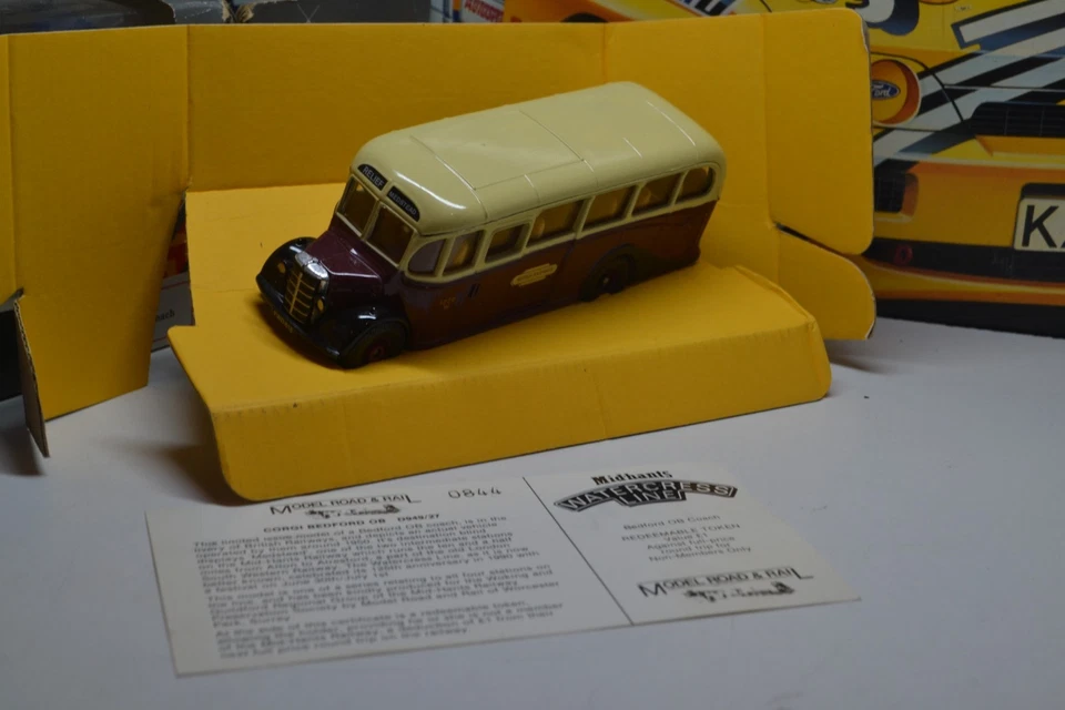 CORGI - BEDFORD OB COACH - BRITISH RAILWAYS  - 1/50 SCALE MODEL BUS - D949/27 - Image 3 of 4