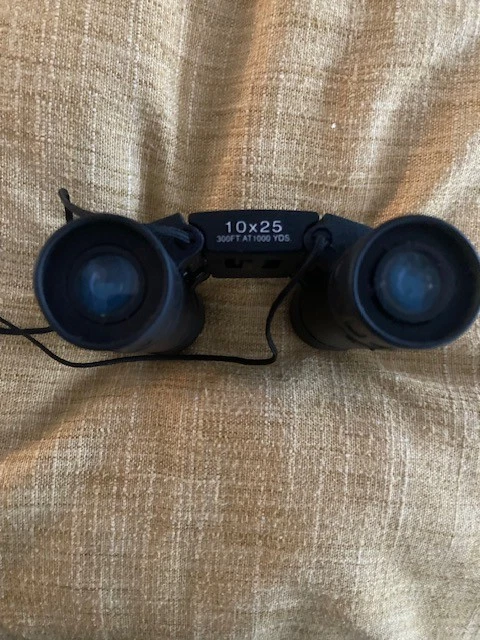 Bushnell Compact Binoculars 10 X 25 300’ At 1000 Yds VGC With Case - Image 2 of 4