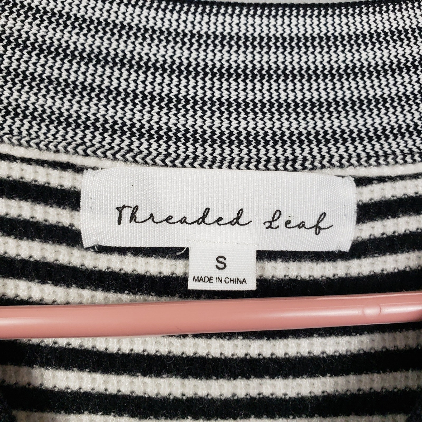 Threaded Leaf Size S Bow Front Sweater Black Whit… - image 4