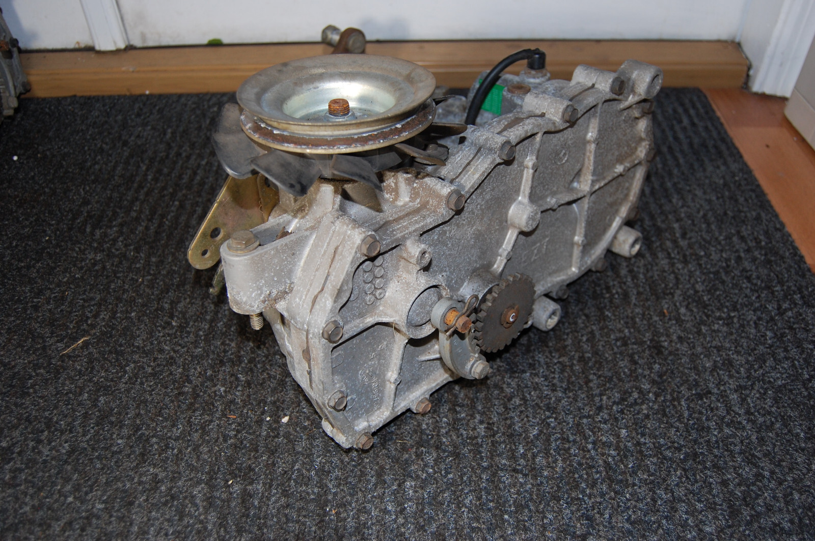 Hydro Gear ZT2200 LH Transaxle ZCAHBB2AD81DPX, 1733351SM Craftsman