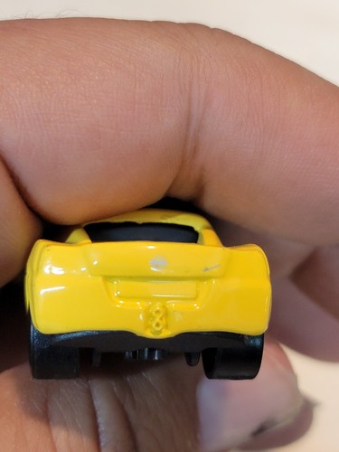 Maisto 2001 Opel Speedster Yellow Convertible 1:64 Die Cast Car Gt EUC C118 - Picture 6 of 7