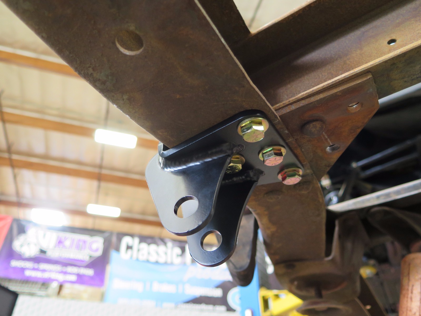 6372 CHEVY C10 GMC TRUCK BOLT ON TRAC BAR TRACK BAR BRACKET eBay