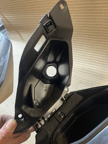 LEG SHIELD LEG SHIELD CABINET RIGHT Yamaha X-Max 125 2021 B74F838V01 - Picture 8 of 11