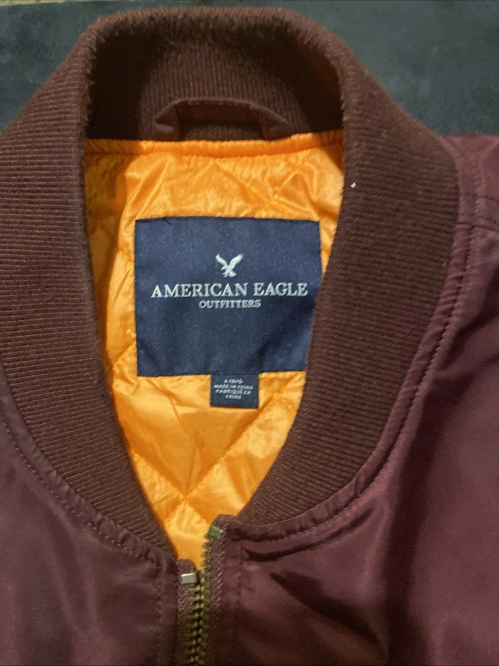 Chaqueta grande para hombre American Eagle borgoña bolsillos con cremallera completa Foto 2 de 4
