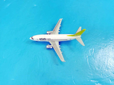 RARE Herpa Wings SAMPLE 1:500 Air Baltic B737-500 YL-BBF - METAL DIECAST MODEL