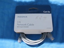 Insignia - kabel sieciowy 3' Cat-5e - szary ze złączem bez zatrzasku