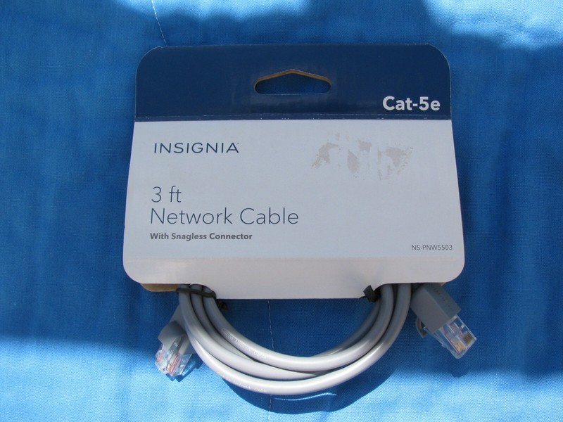 Insignia - 3' Cat-5e Network Cable - Gray with snagless connector
