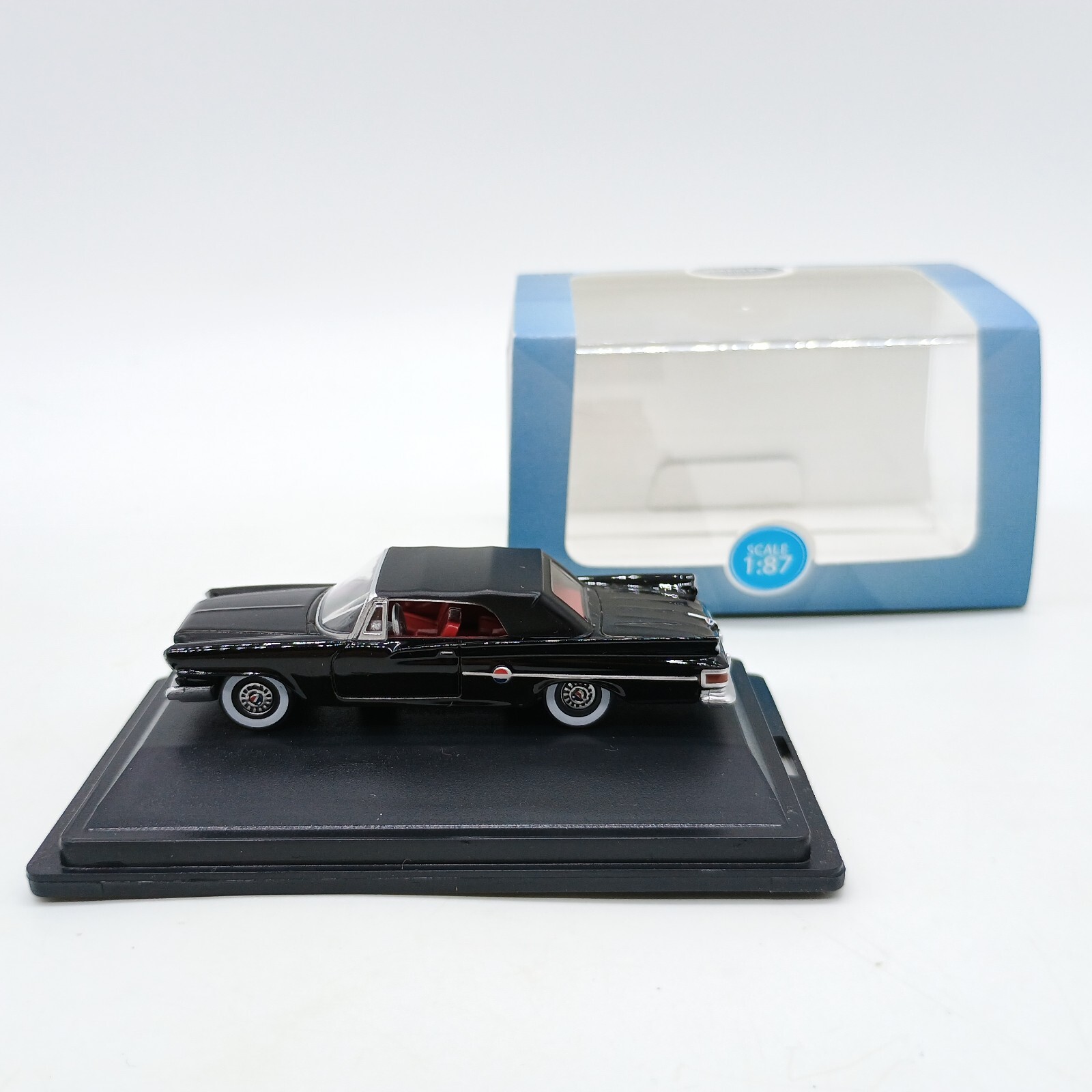 Oxford Chrysler 300 Convertible 1961 (Closed) Black - (1:87) - New & Boxed