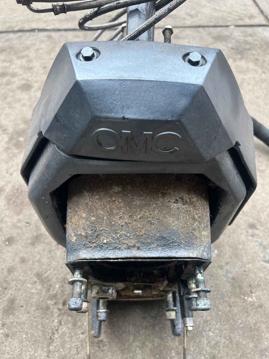 OMC Cobra Gimbal Bell Housing Transom Assy 5.0L Mod # 985288