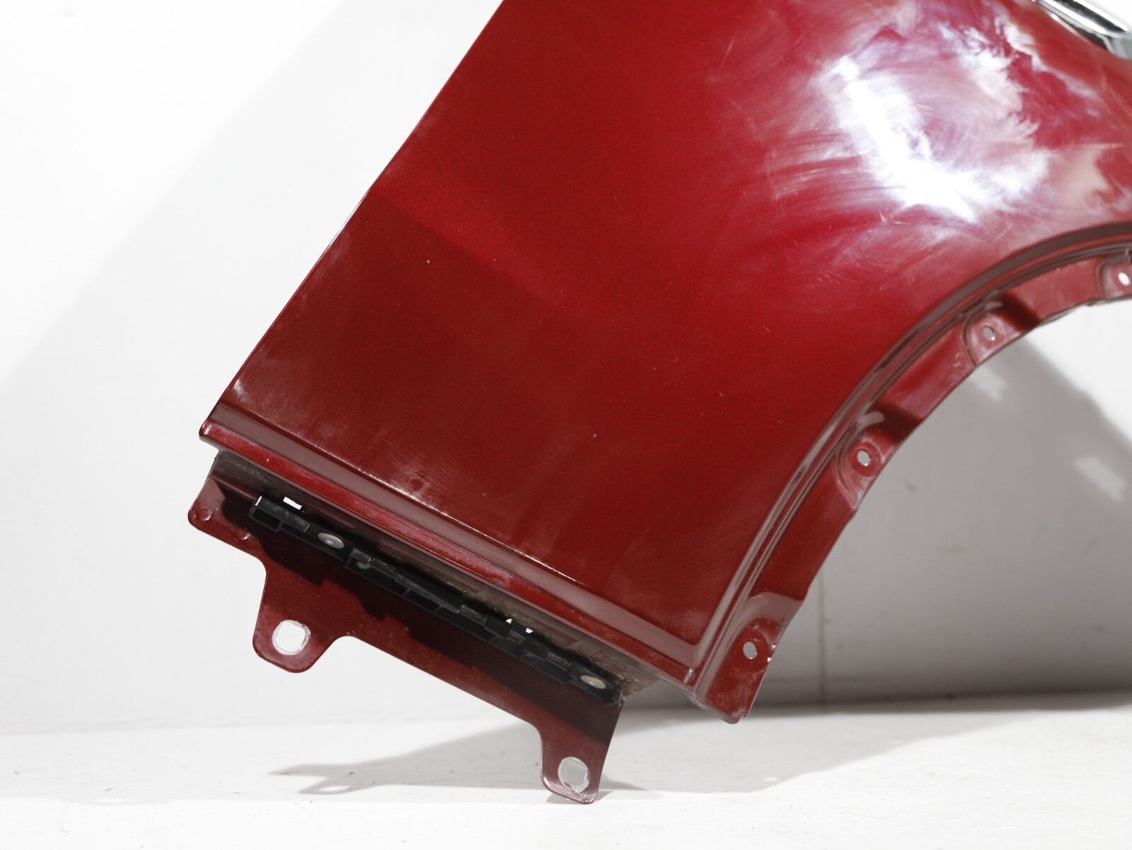 2017-2023 MASERATI LEVANTE FRONT RIGHT SIDE FENDER ROSSO RED 129B OEM 69K